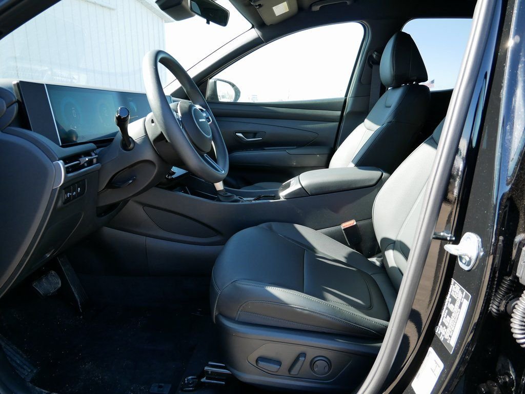 Certified Used 2025 Black Hyundai SEL image 6