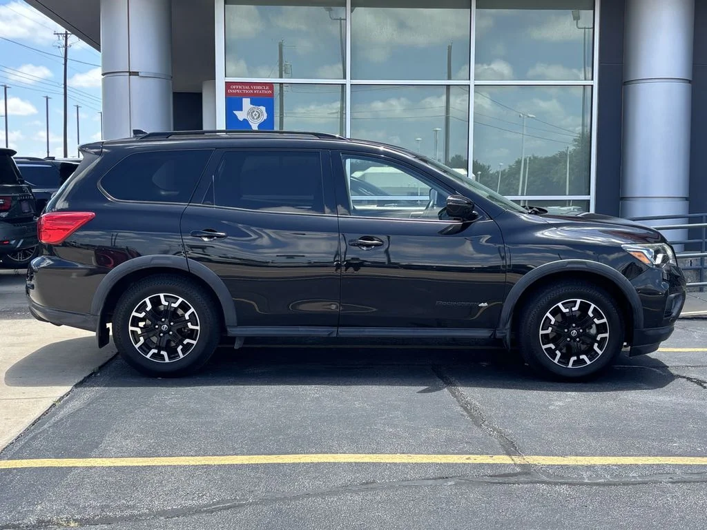 Used 2020 Nissan Pathfinder SV with VIN 5N1DR2BN2LC634033 for sale in Bedford, TX