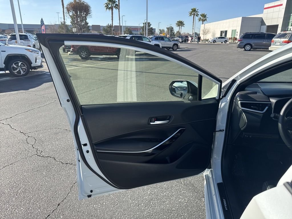 2025 Toyota Corolla Hatchback XSE - Photo 12