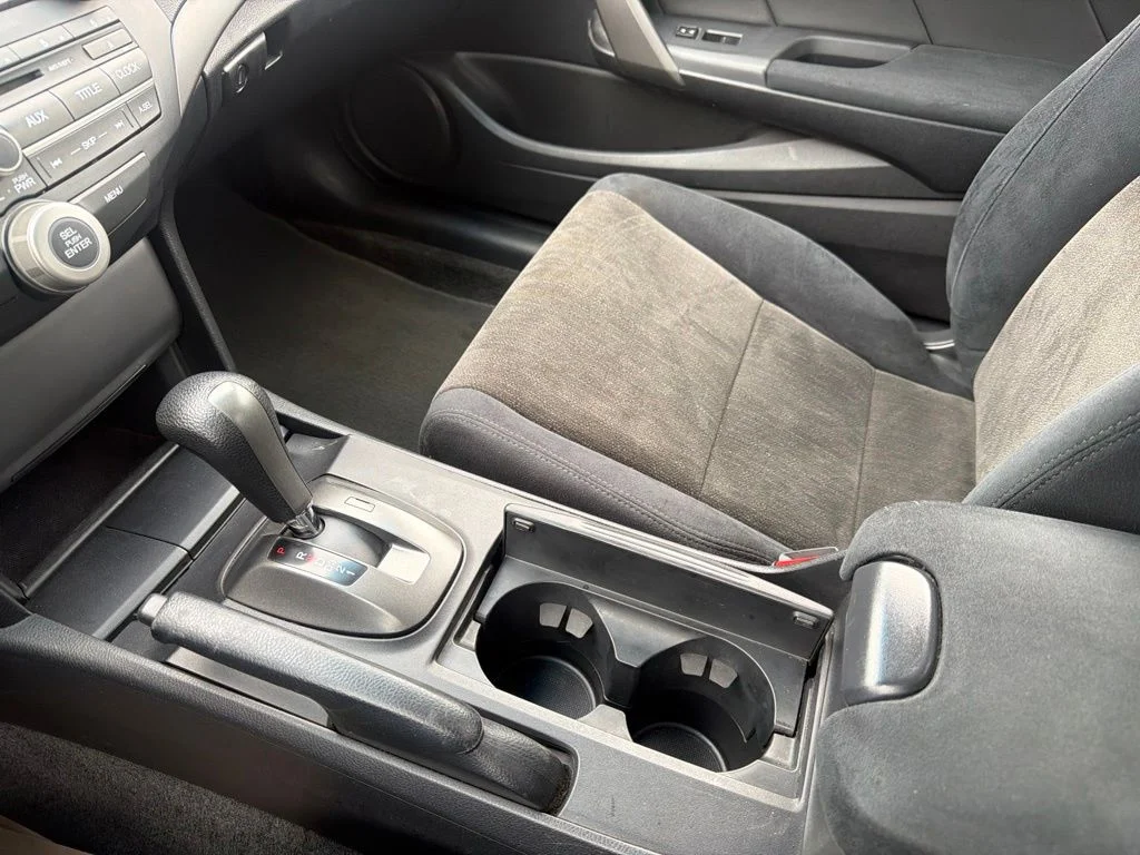 Used 2010  Honda LX-S image 27