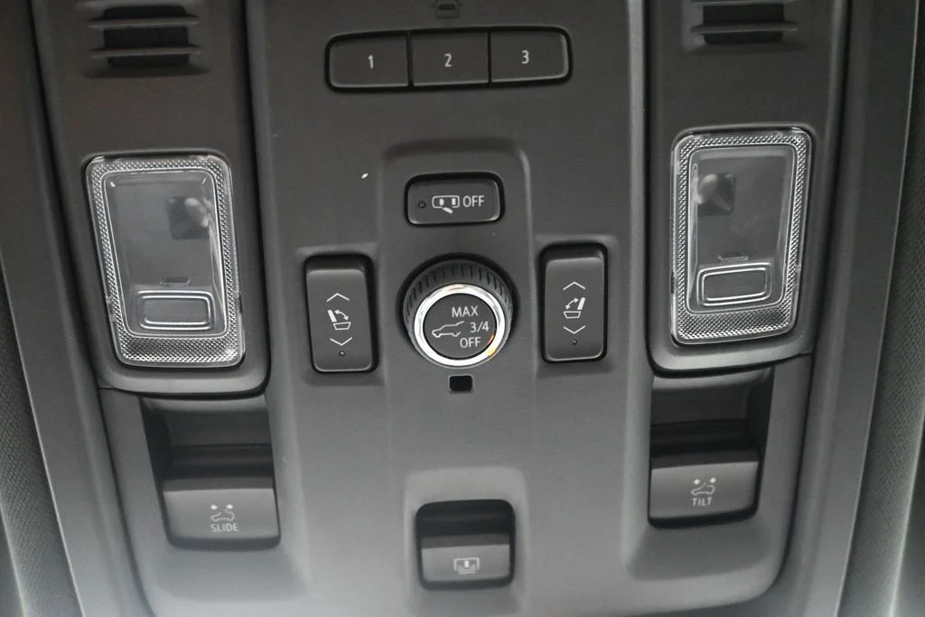 Used 2022 Gray Chevrolet Z71 image 29
