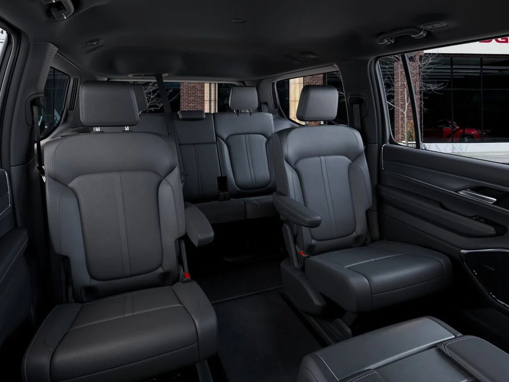 New 2026 Bright White Clear-Coat Exterior Paint Jeep Limited Altitude image 15