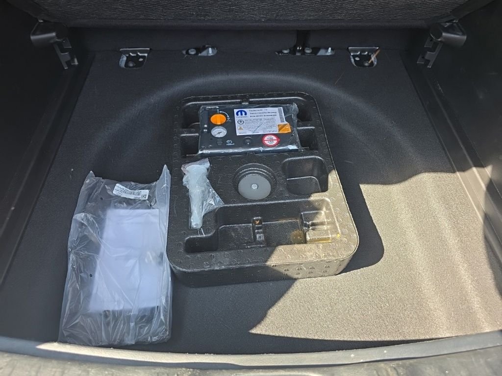 Used 2025 Black Jeep Latitude image 31