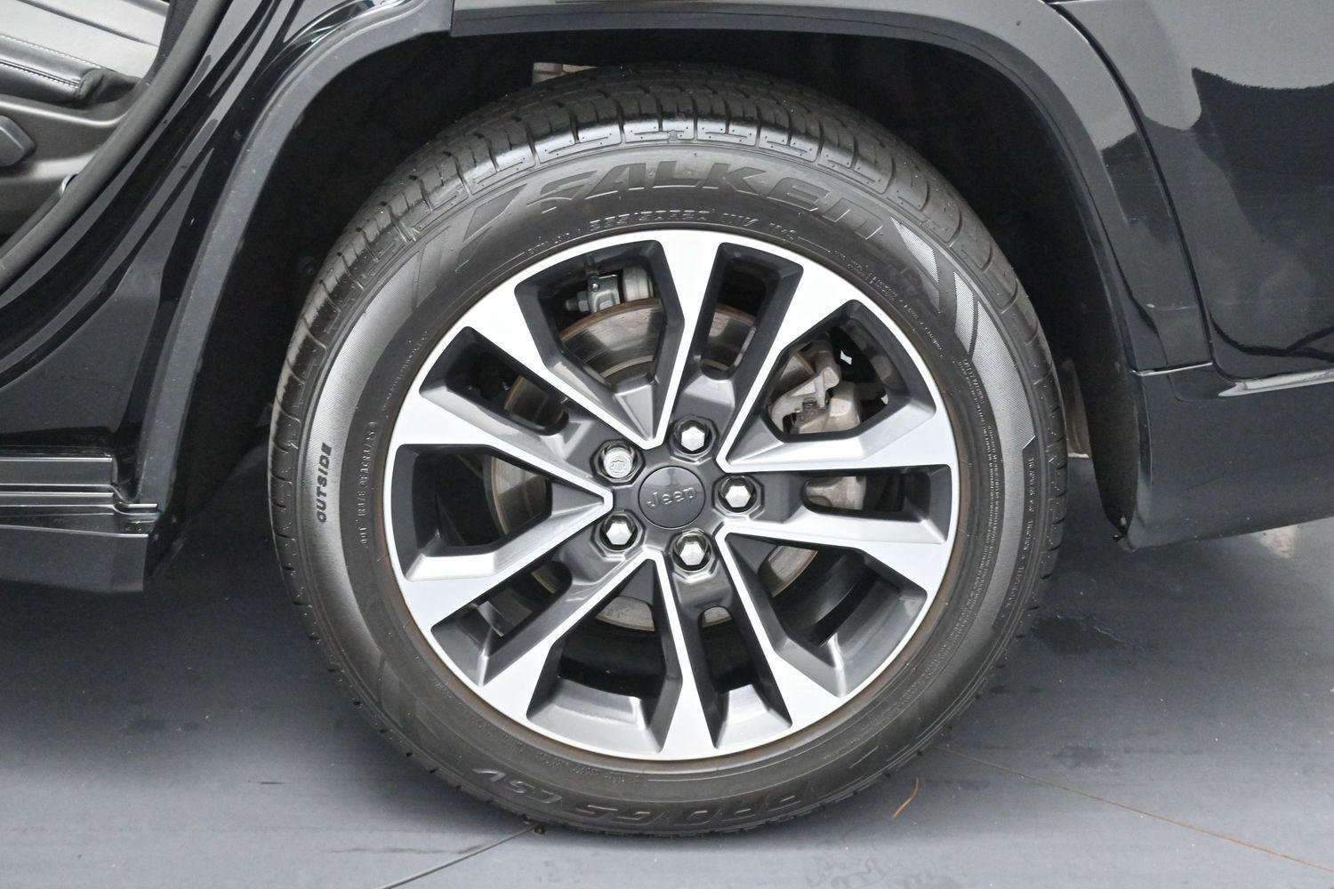 Used 2023 Diamond Black Crystal Pearlcoat Jeep Overland image 42
