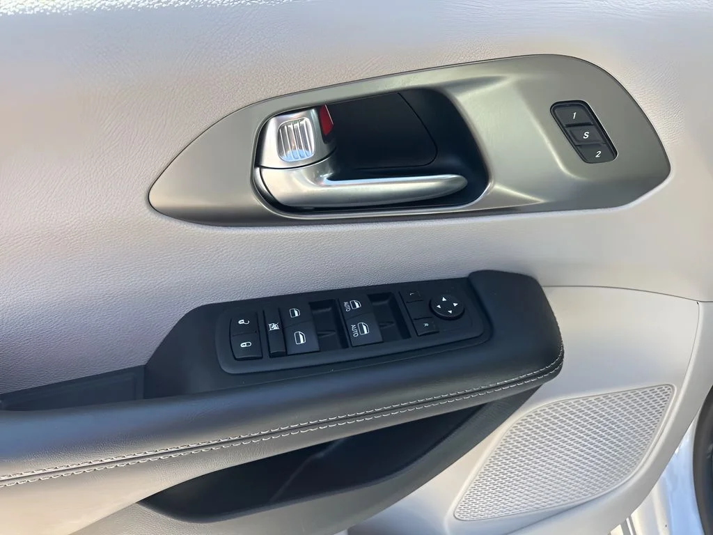 Used 2023 Silver Chrysler Touring L image 28
