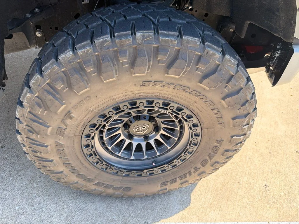 Used 2023 White Ford Raptor image 12