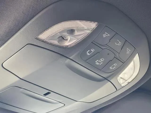 2026 Chrysler Pacifica Select - Photo 17
