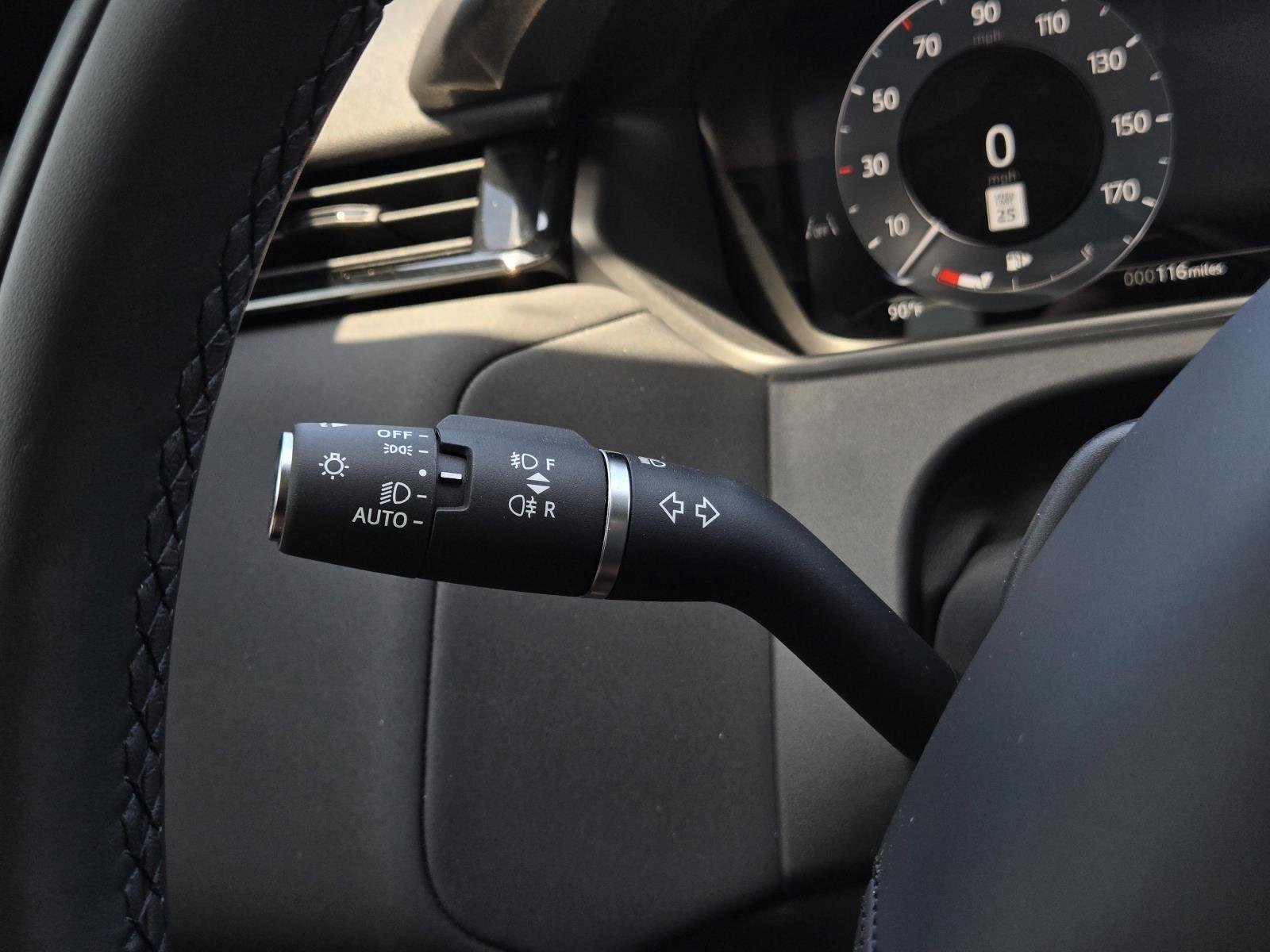 New 2025 Santorini Black Land Rover Dynamic SE image 18