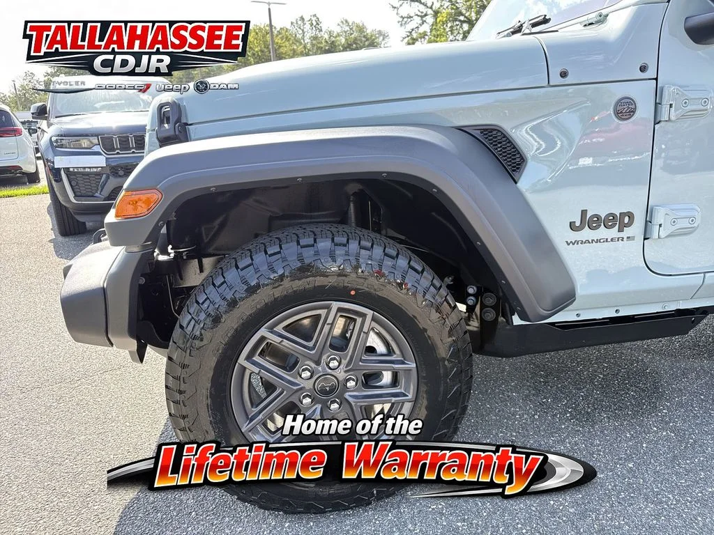 New 2026 Earl Clearcoat Jeep Sport S image 11