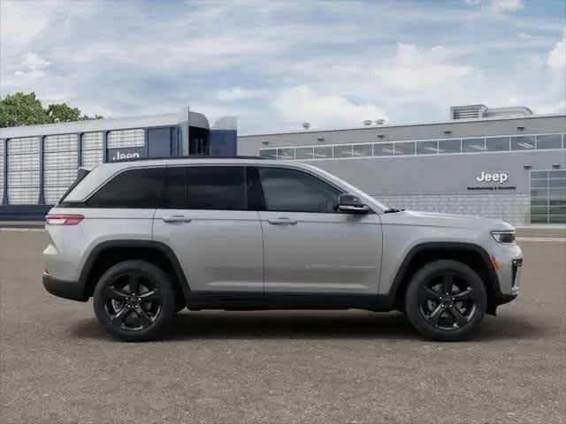 New 2026 Silver Zynith Exterior Paint Jeep Limited image 4