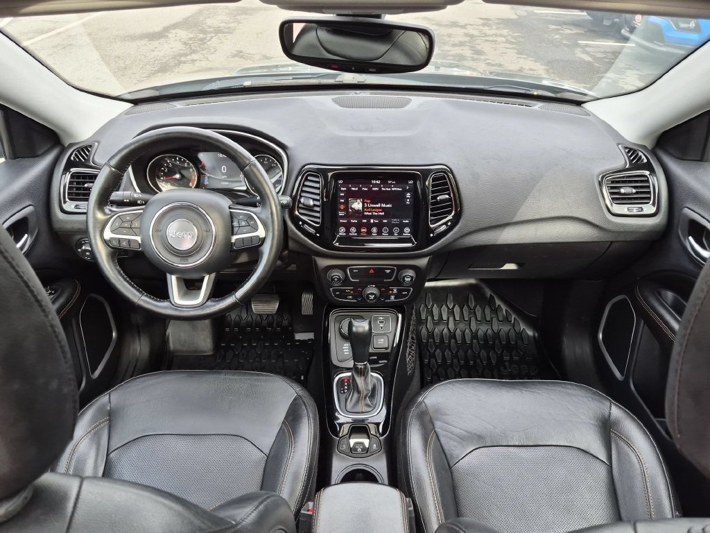 Used 2020 Gray Jeep Limited image 22