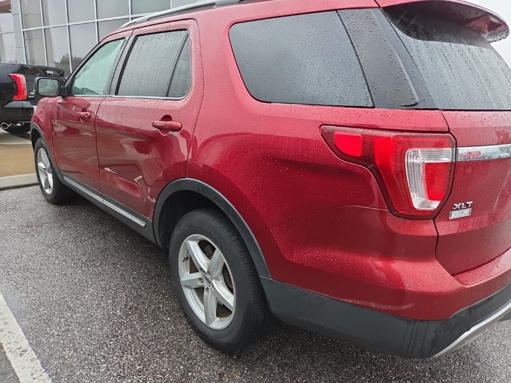 Used 2017 Red Ford XLT image 4