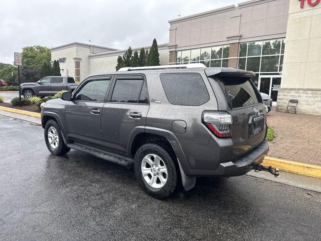 Used 2016 Gray Toyota SR5 image 4
