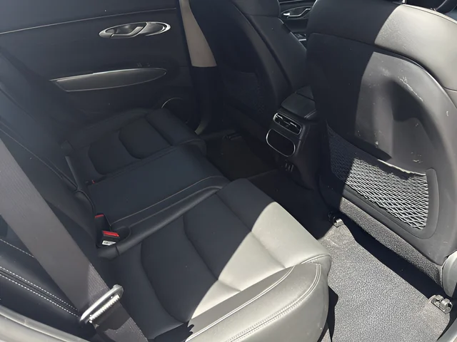 Used 2023 Silver Genesis 2.5T image 11