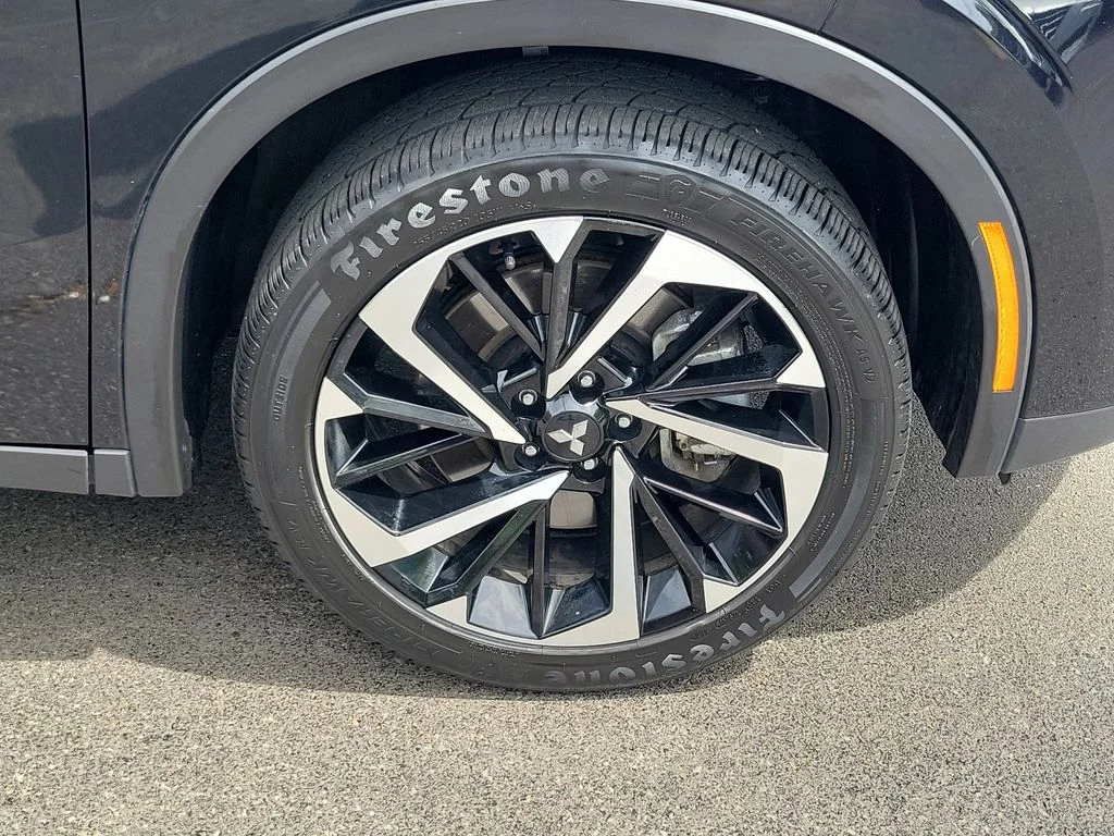 Used 2024  Mitsubishi SE image 7