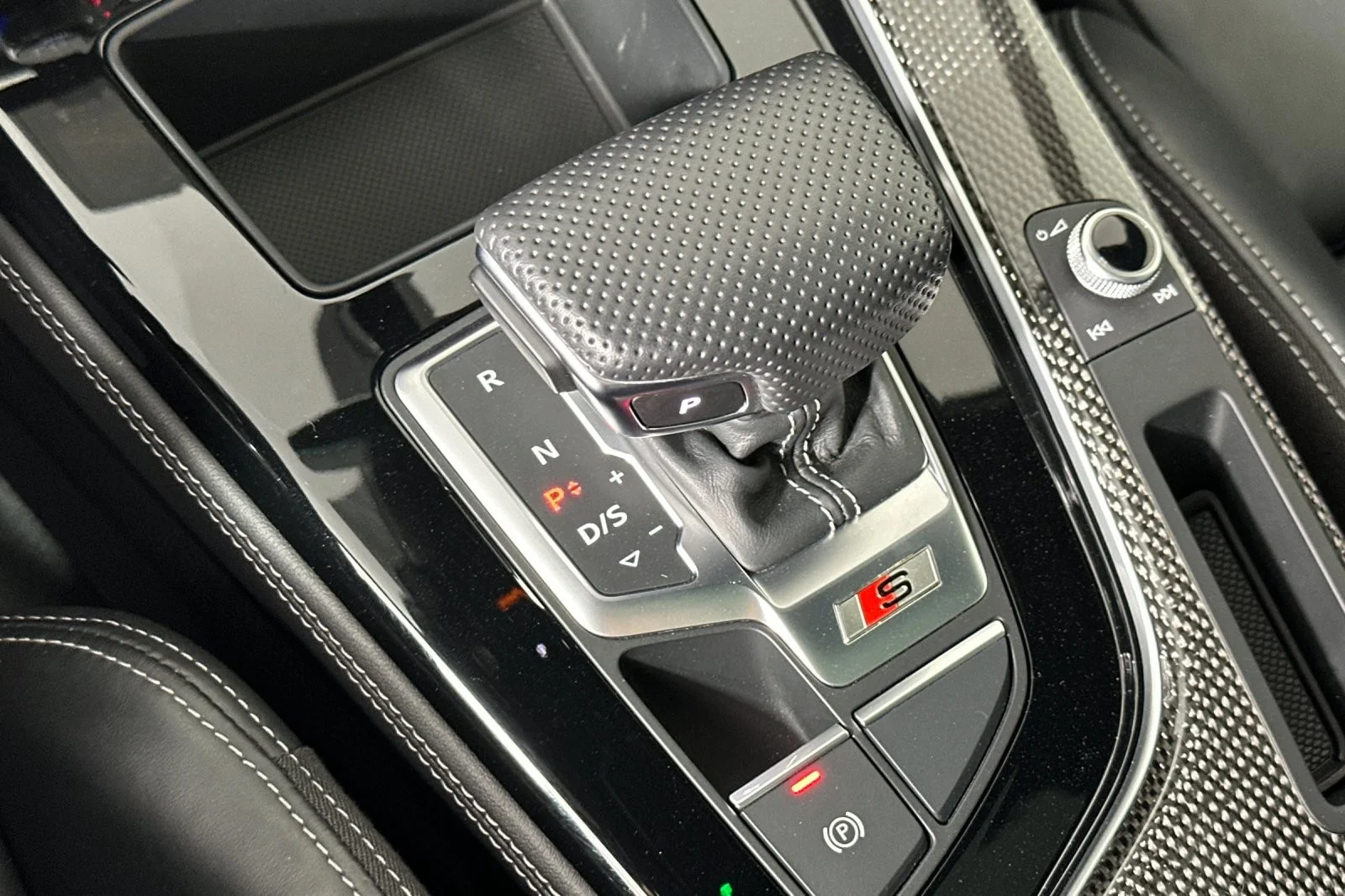 Used 2023 Daytona Gray Pearl Effect Audi Premium Plus 3.0 TFSI quattro image 21