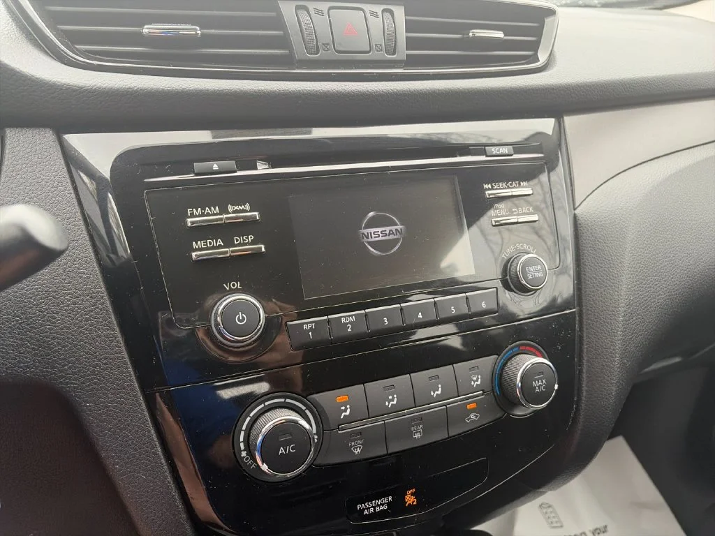 Used 2018 Black Nissan S image 21