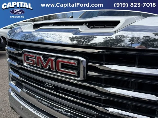 Used 2024 White GMC SLT image 10