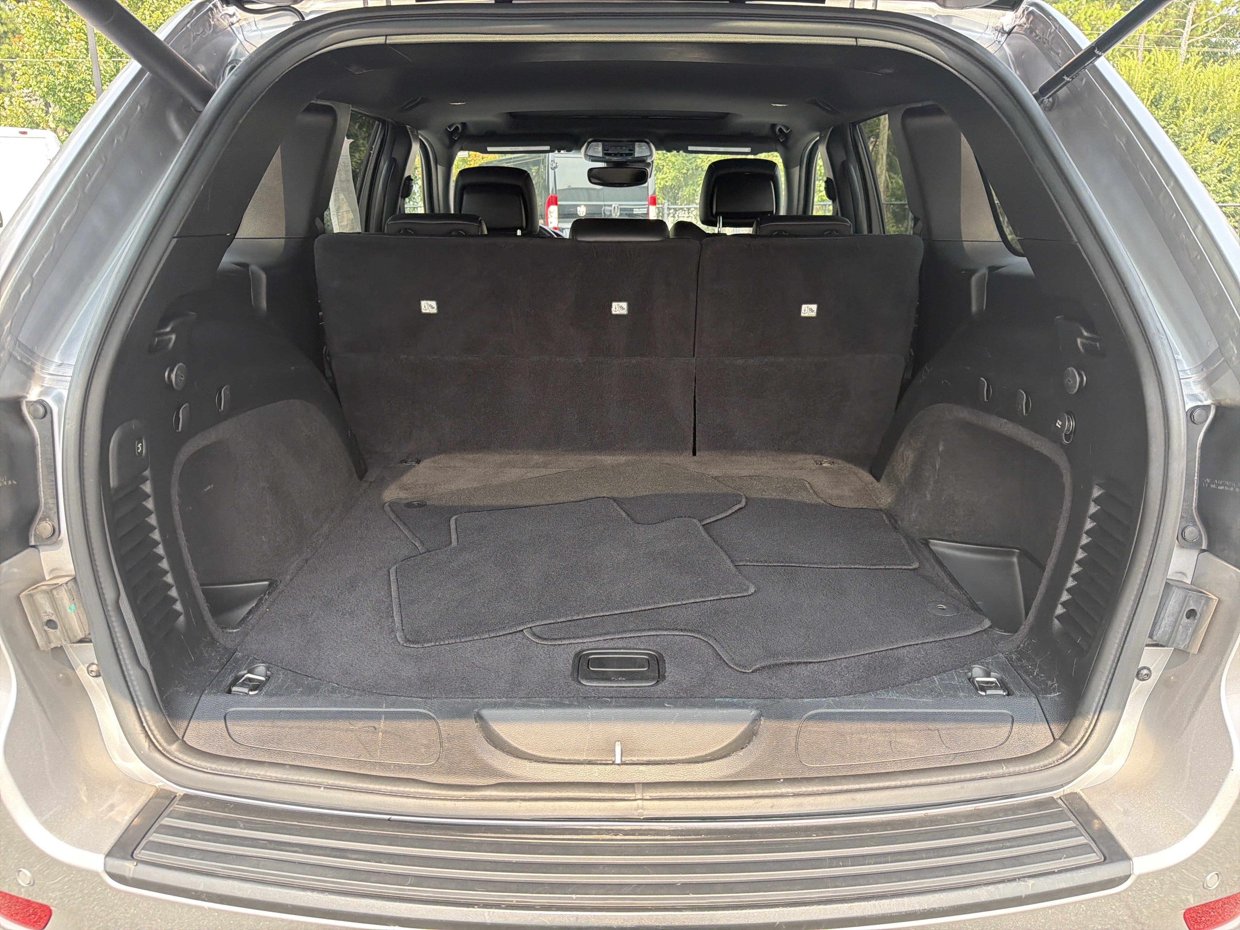 Used 2020 Billet Silver Metallic Clearcoat Jeep Altitude image 23