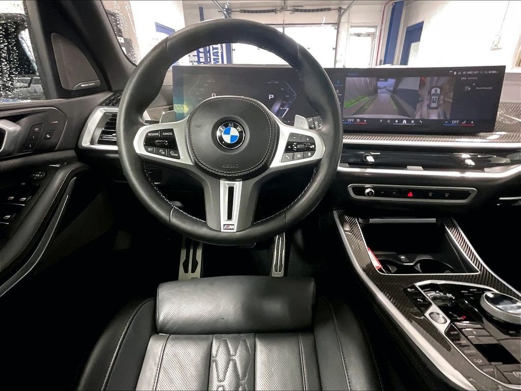 Used 2025 White BMW M60i image 17