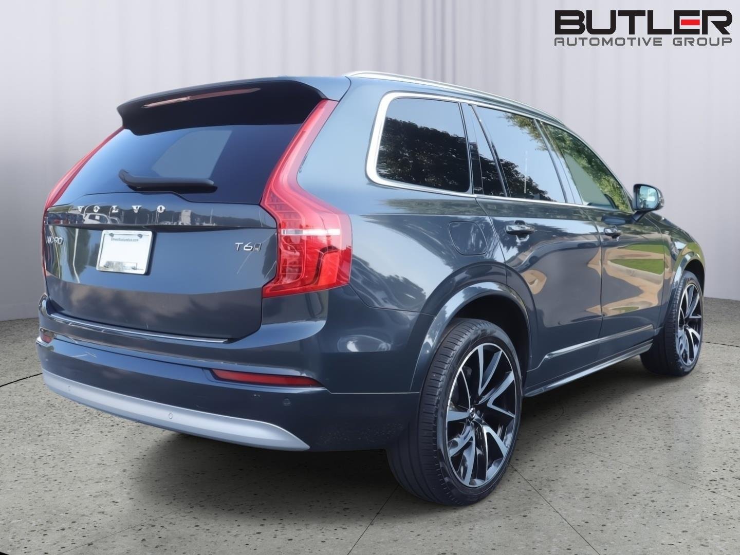 Used 2022 Savile Grey Metallic Volvo Momentum image 6