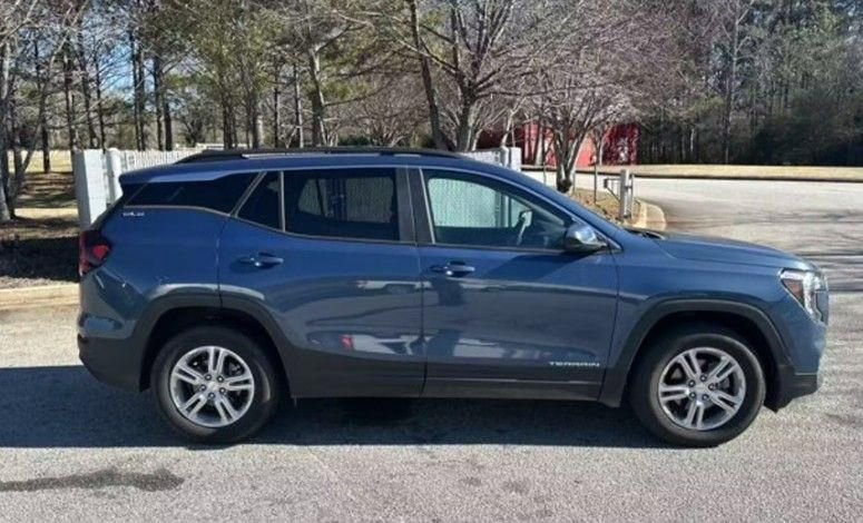 2024 GMC TERRAIN - Image 3