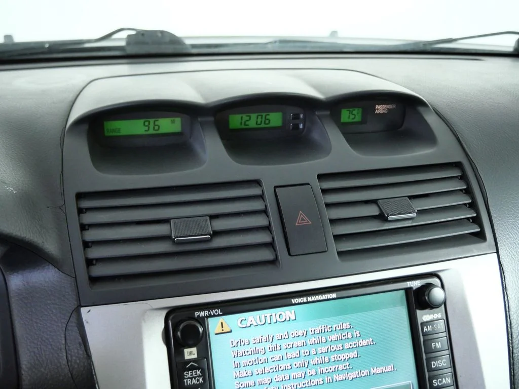 Used 2004 Black Toyota SLE image 24