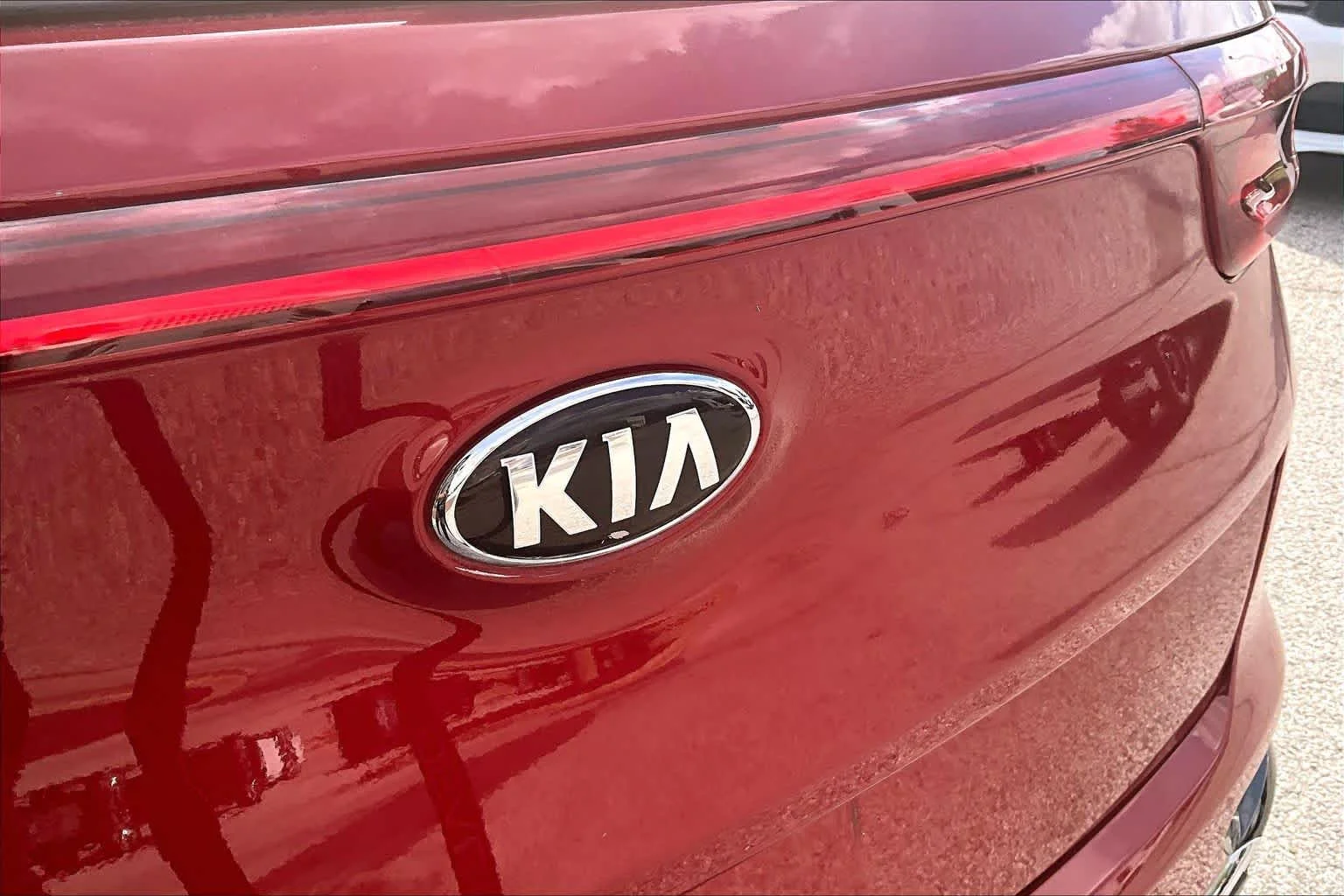 Used 2022 Hyper Red Kia LX image 30