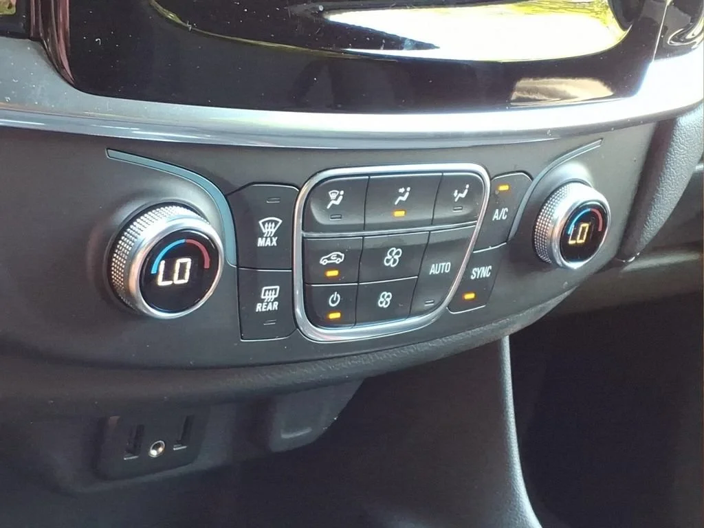 Used 2022 Northsky Blue Metallic Chevrolet LT Cloth image 6