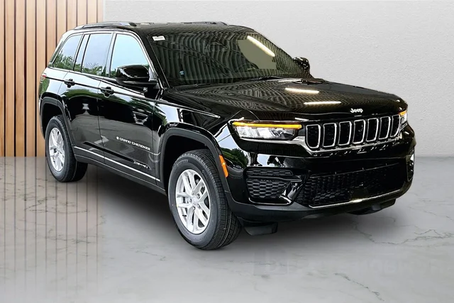 2026 Jeep Grand Cherokee Laredo