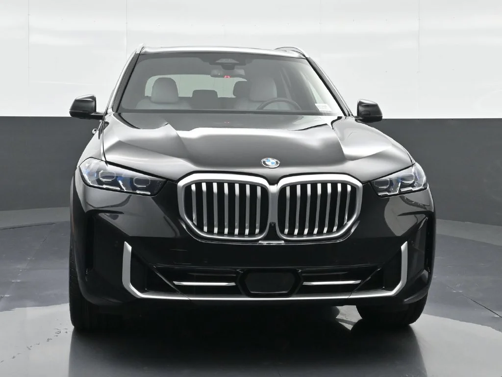 Certified Used 2025 Black Sapphire Metallic BMW sDrive40i image 15