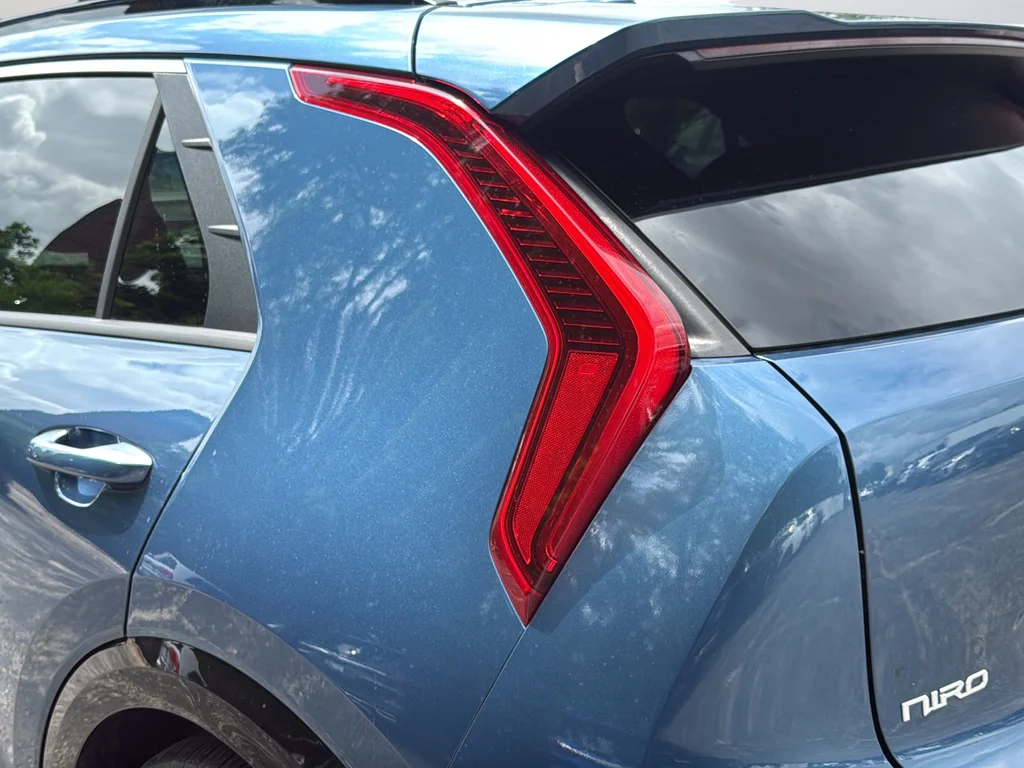 Used 2023 Blue Kia Wave image 29