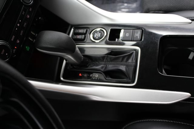 Used 2024  Mitsubishi SEL image 23