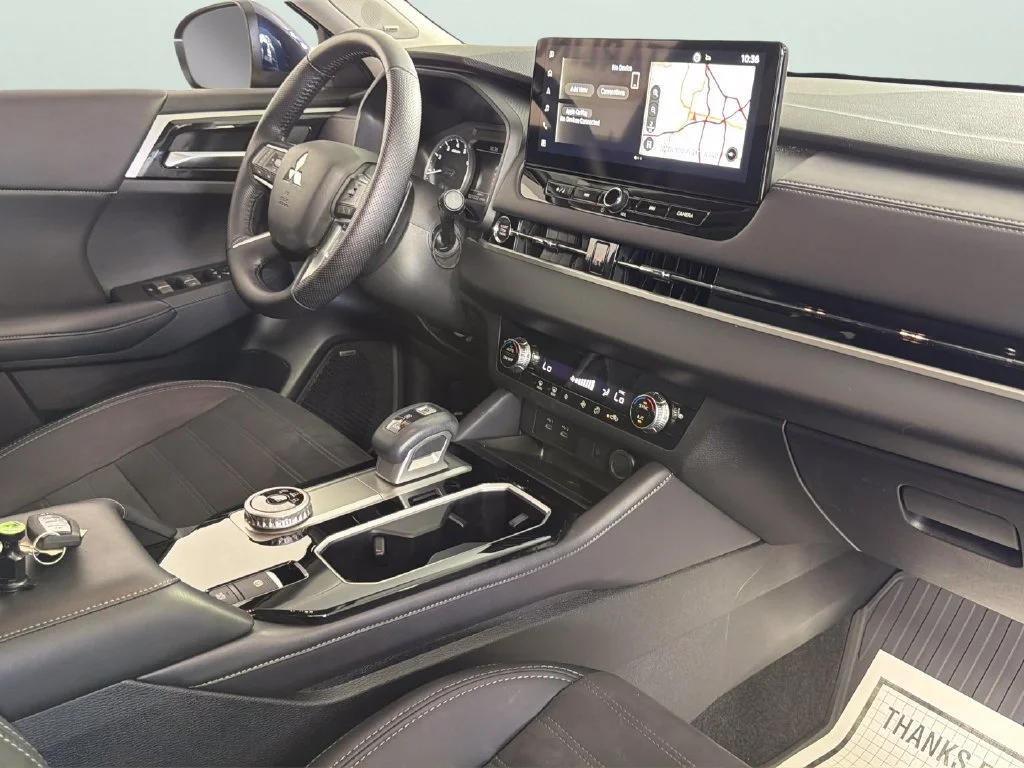 Used 2025  Mitsubishi SE image 38
