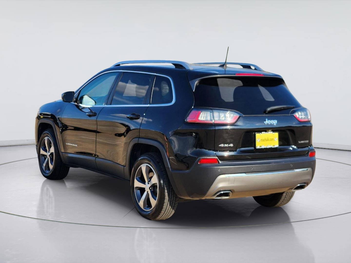 Used 2019 Diamond Black Crystal Pearlcoat Jeep Limited image 4