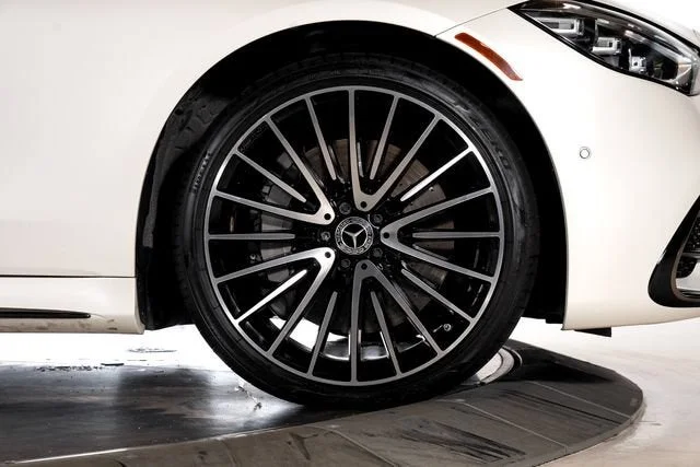 Used 2023 White Mercedes-Benz S 580 image 16