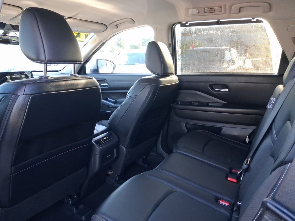 Used 2023 Silver Nissan SL image 15