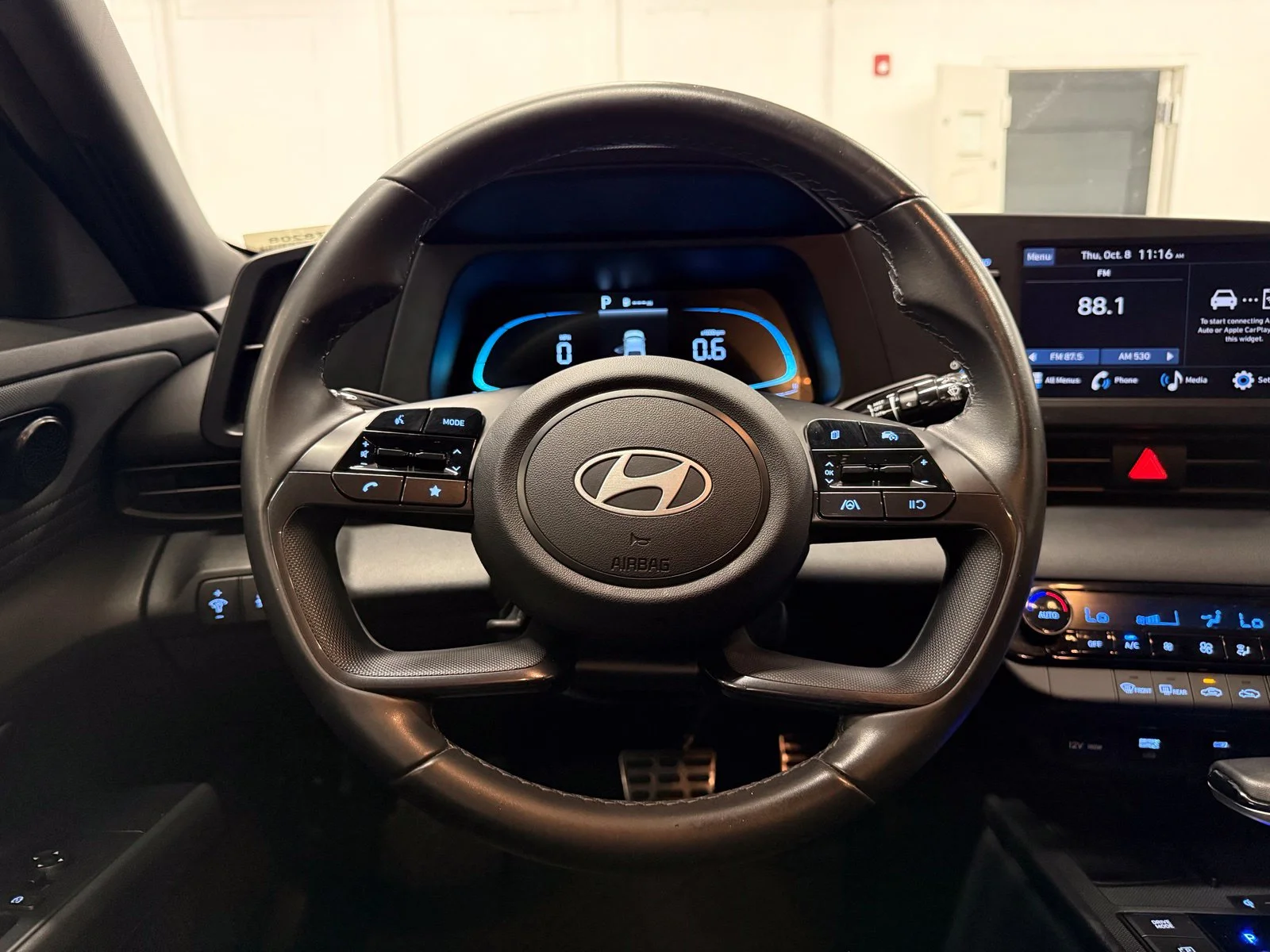 Used 2025 Gray Hyundai SEL Sport image 11