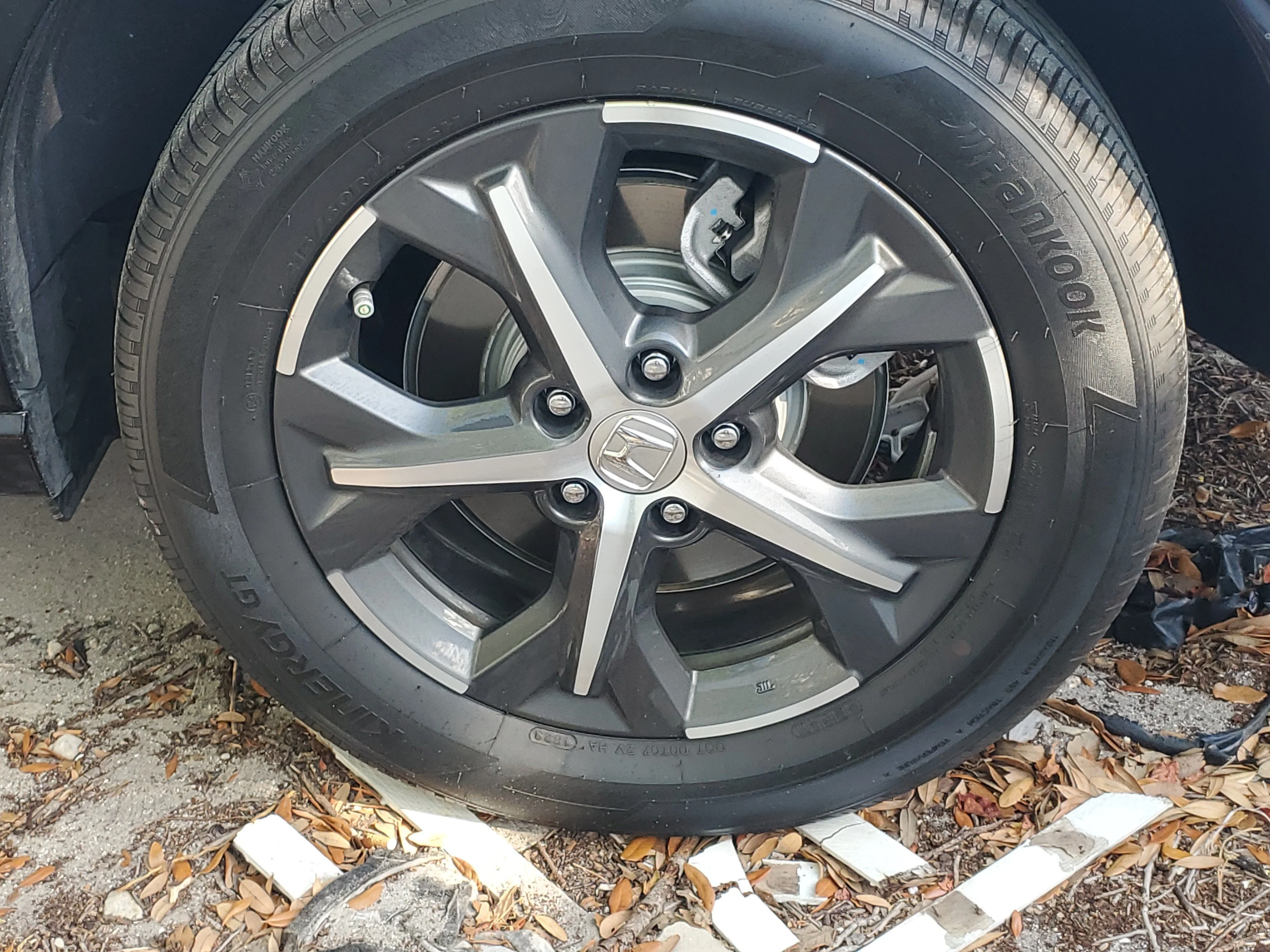Used 2024 Silver Honda EX-L image 5