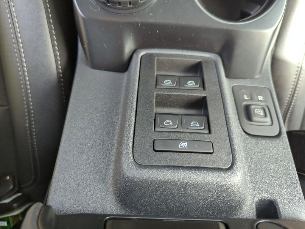 New 2026 Velocity Blue Metallic Ford Badlands® image 28