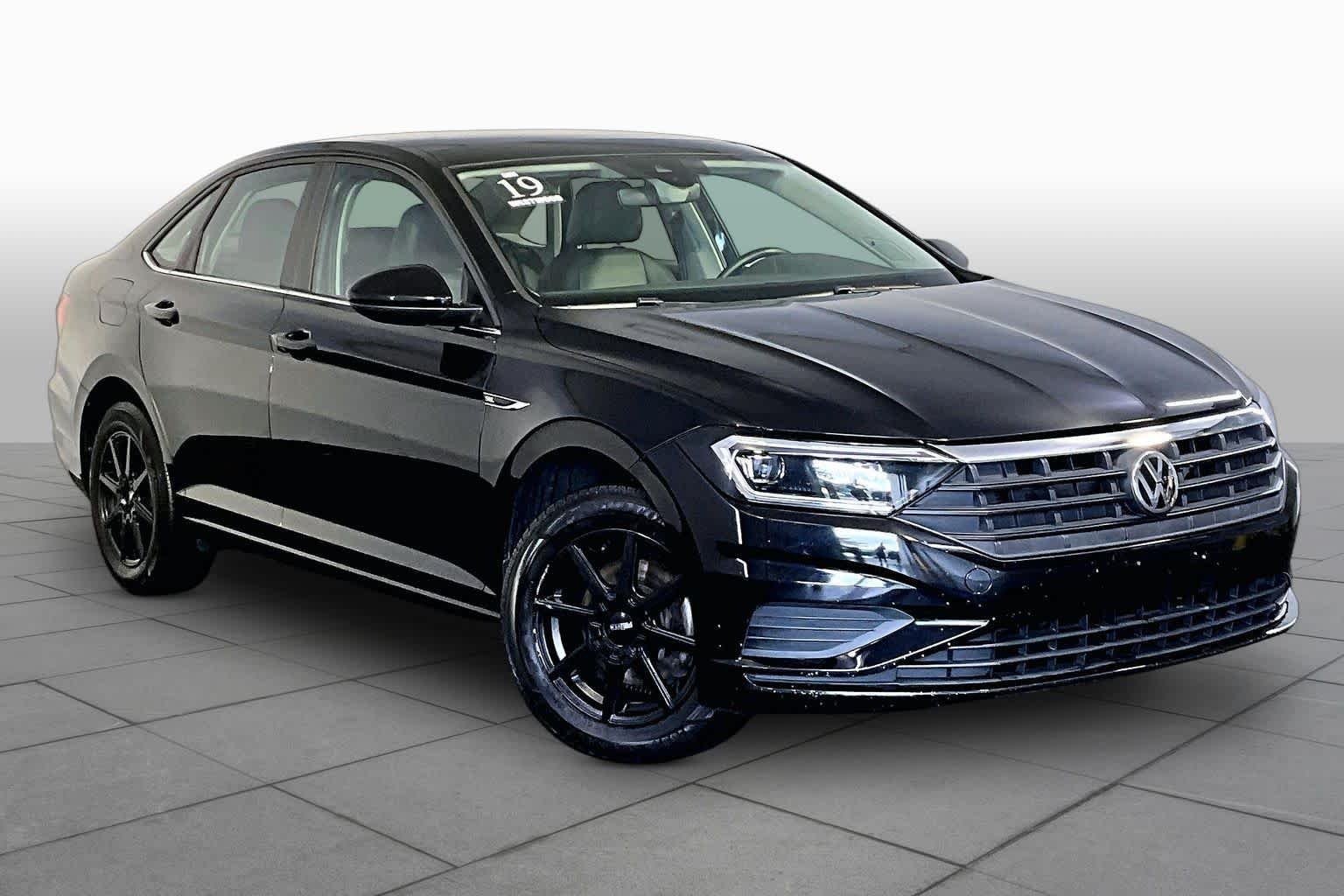 Used 2019 Deep Black Pearl Volkswagen SEL image 3