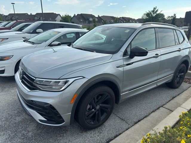 2024 Volkswagen Tiguan 2.0T SE R-Line Black 4Motion's photo