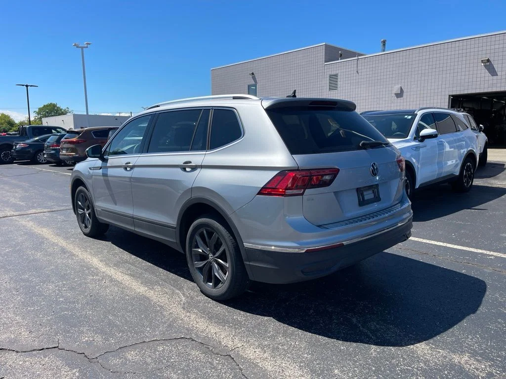 Used 2023 Pyrite Silver Metallic Volkswagen 2.0T SE image 2