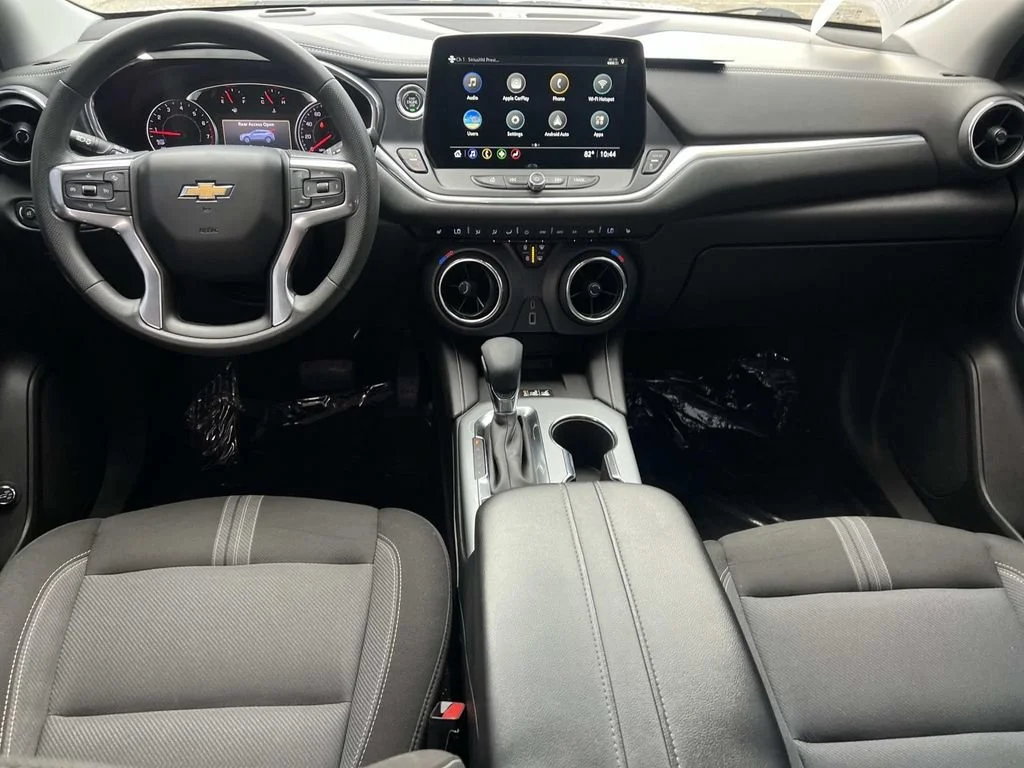Used 2023 SUMMIT WHITE Chevrolet LT image 3