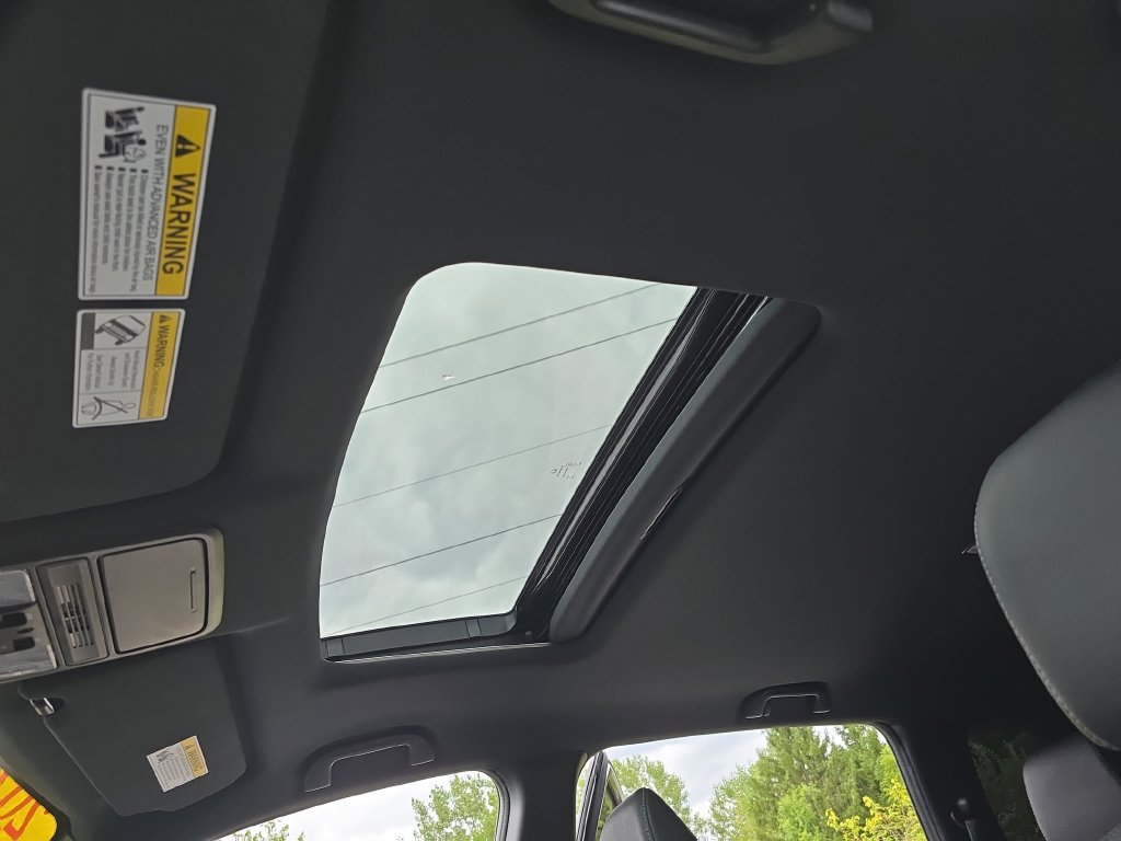 Used 2022 Beige Honda EX-L image 31