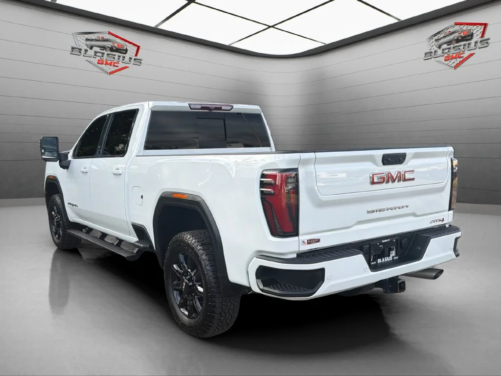 Used 2024 White GMC AT4 image 3