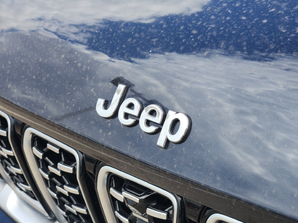 Used 2023 Black Jeep Summit Reserve image 13