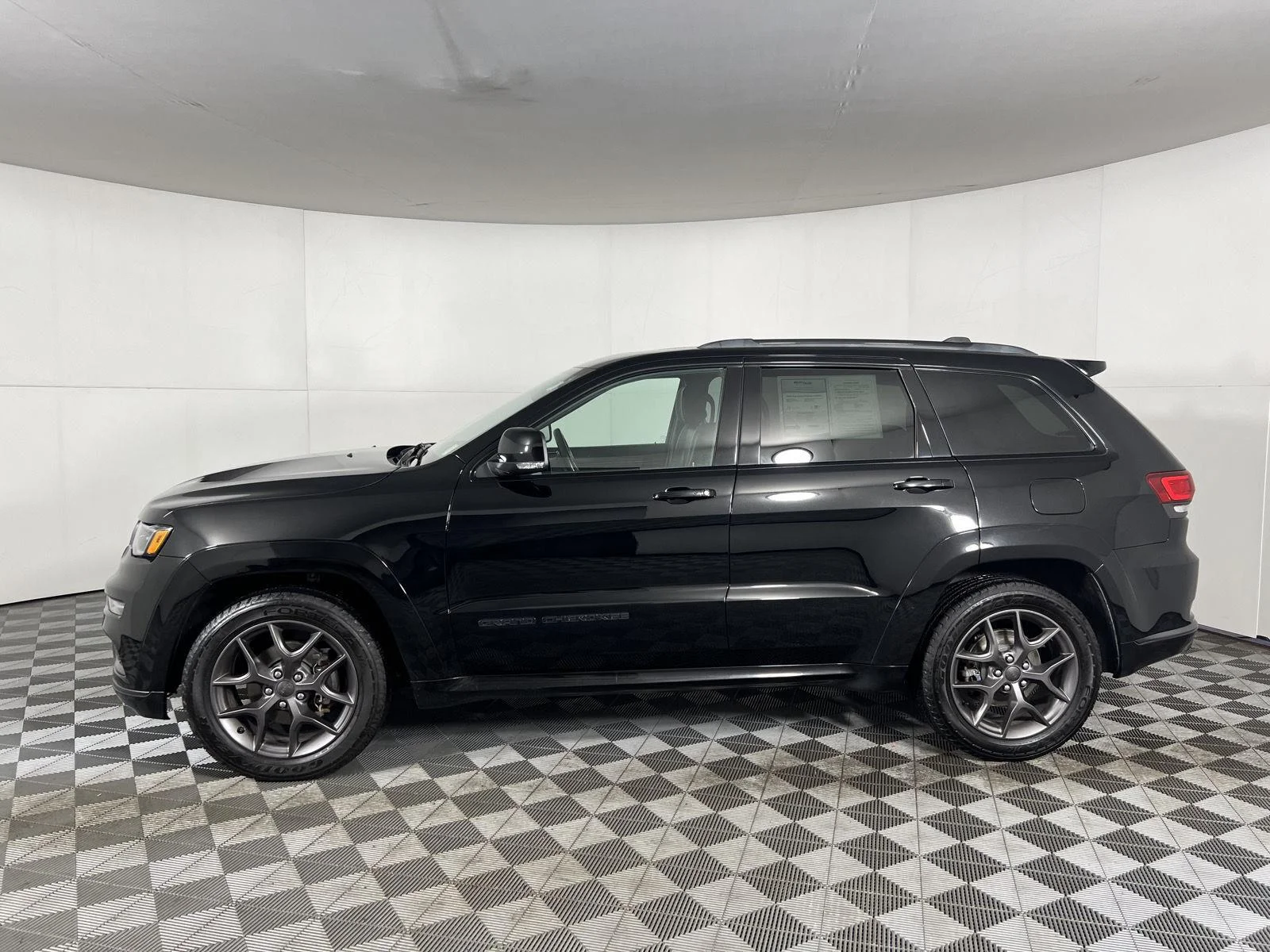 Used 2020 Diamond Black Crystal Pearlcoat Jeep Limited X image 6
