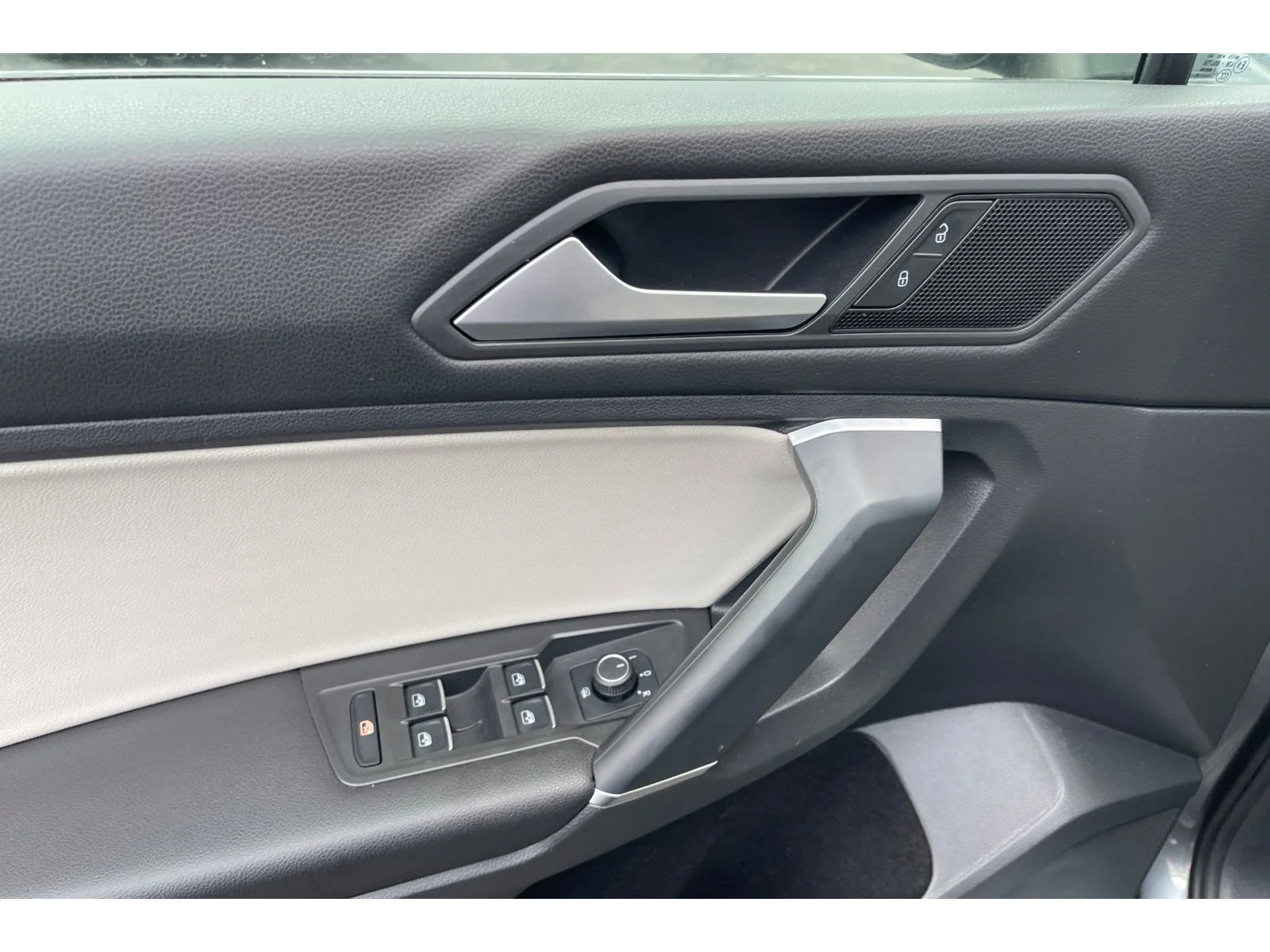 Used 2020 Platinum Gray Metallic Volkswagen SE image 11
