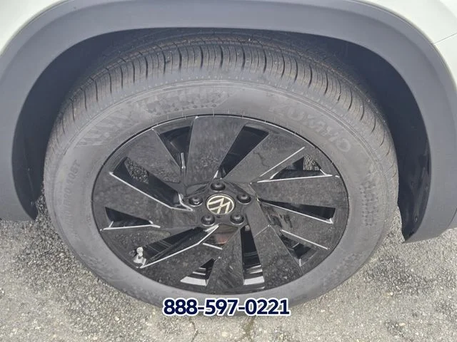 New 2026 WHITE Volkswagen 2.0T SE W/TECHNOLOGY image 13